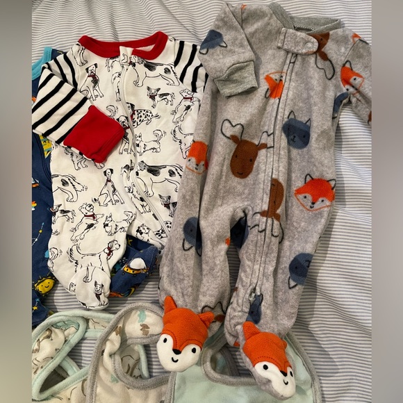 Bundle lot of 4 PREEMIE baby boy/gender neutral sleepers and 5 bibs. - Picture 3 of 8